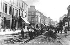 Laying-the-Tram-Lines-in-Bohemia-Road.-1906